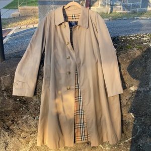 VINTAGE BURBERRY TRENCH COAT